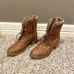 Target Universal Thread Brown Lace Up Boots 8